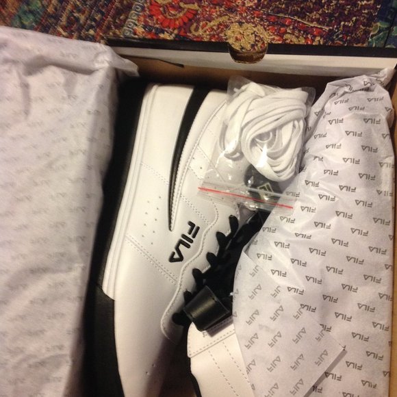 FILA VULC 13 White with Black Details Mid Sneakers - 11.5 - New in Box - Picture 6 of 9